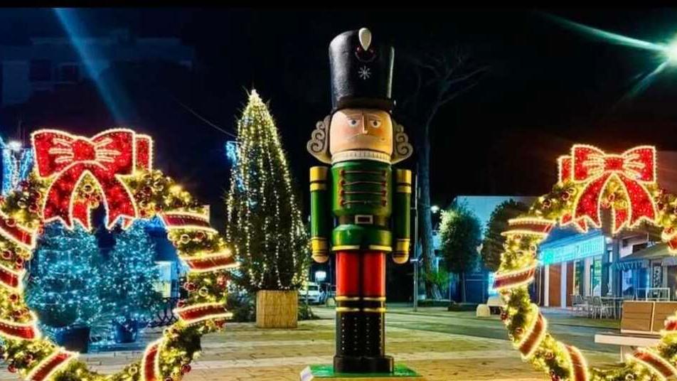 Lido Estensi è un piccolo gioiello. Ma il nuovo viale rimane vuoto