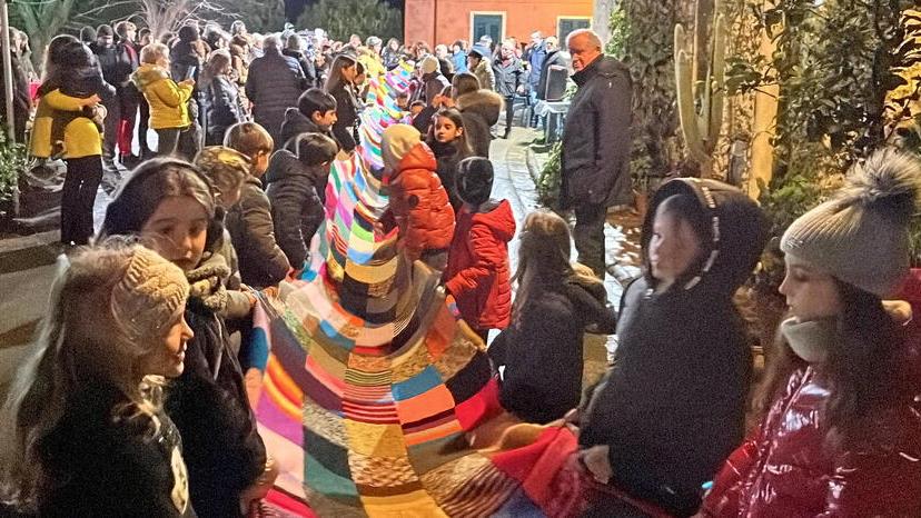 La super calza della Befana a Sant’Ermo (Foto Franco Silvi)