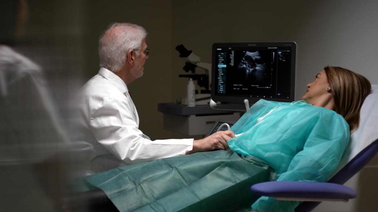 Una paziente che si sottopone a un'ecografia (foto di repertorio)