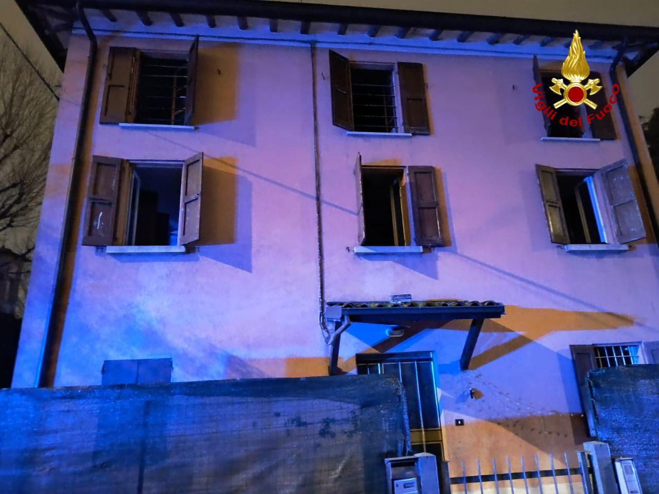 Intossicati dalla stufa a legna, sette in ospedale