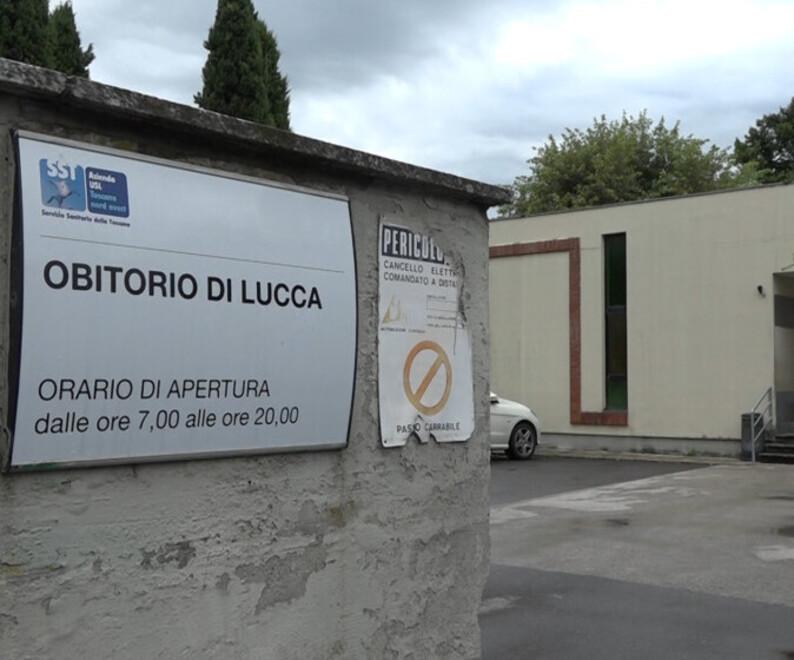 
	L'obitorio di Lucca

