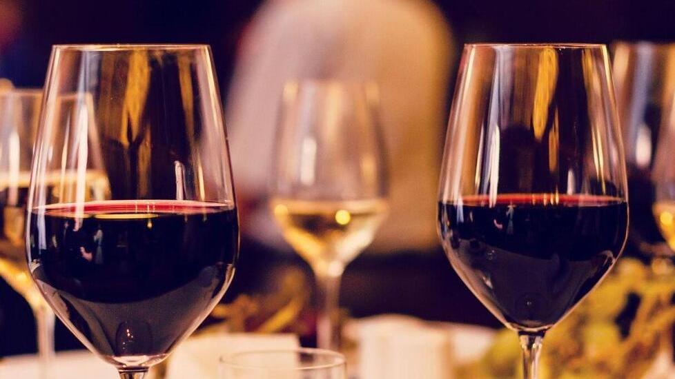 Nuovo codice della strada, crolla il vino nei ristoranti: «Così non ci siamo, chi beve due bicchieri non è un ubriaco al volante»