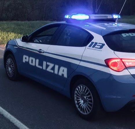 Brutale aggressione in un garage: violentata da quattro uomini