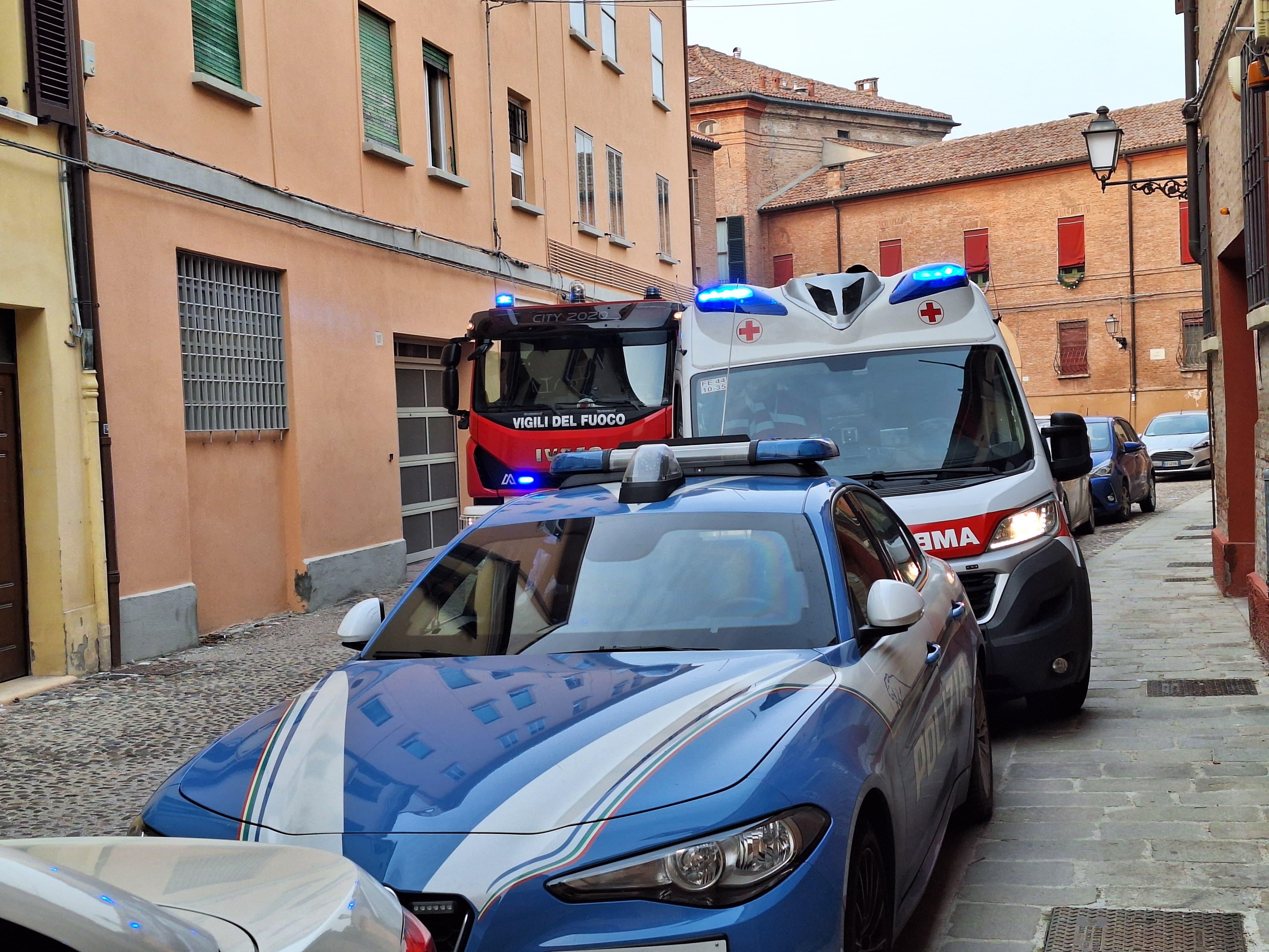 Ferrara, l’amico si preoccupa e chiama i soccorsi: donna salvata in casa<br type="_moz" />
