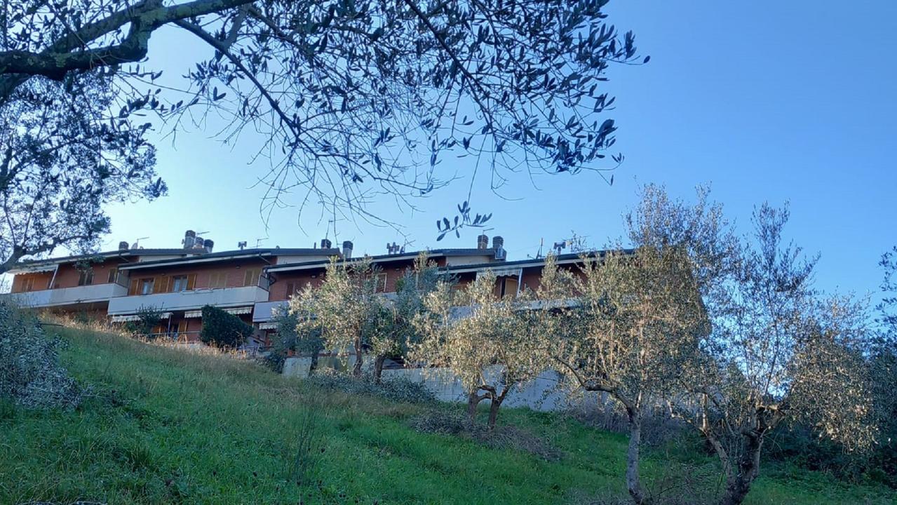 Il complesso di villette a Nugola dove abita il sindacalista