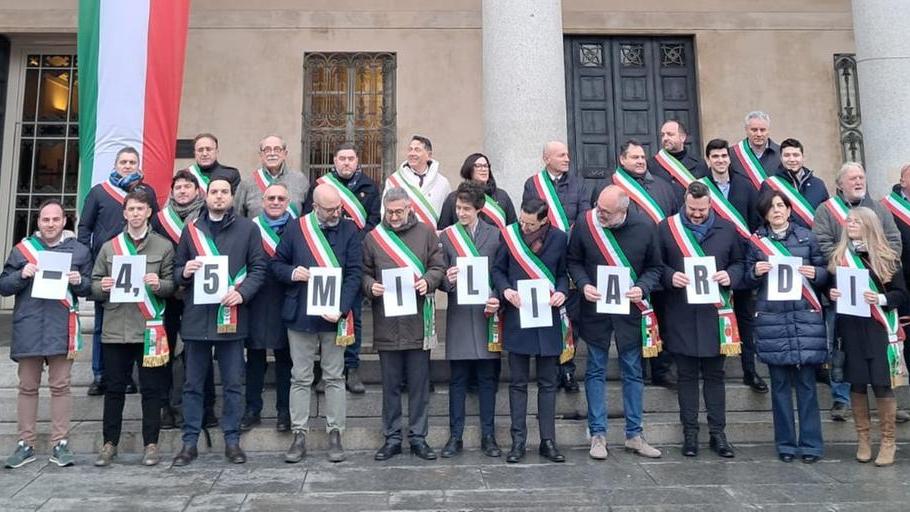 Festa del Tricolore, i sindaci reggiani protestano contro i tagli del governo