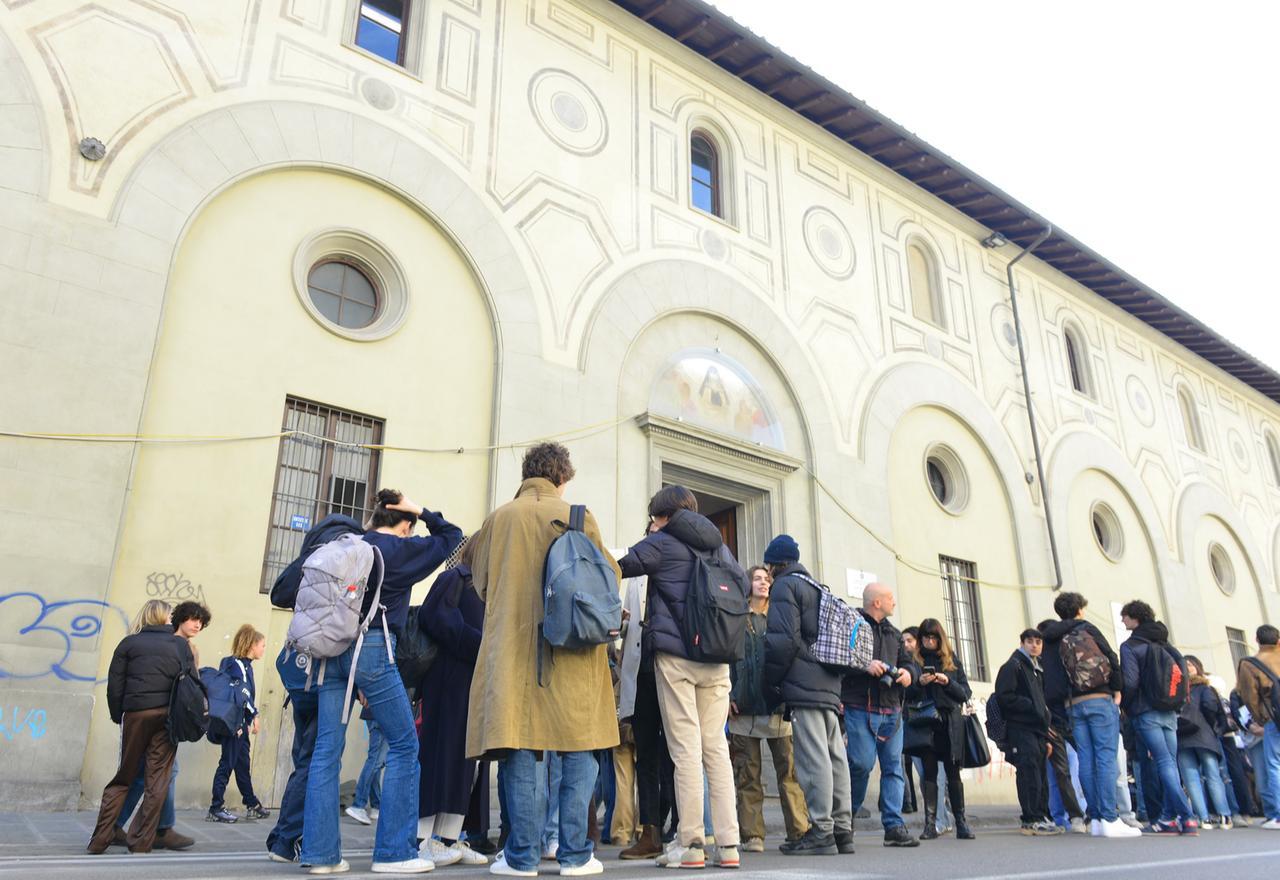 Firenze, trovate svastiche e croci celtiche in un’aula del liceo Michelangiolo
