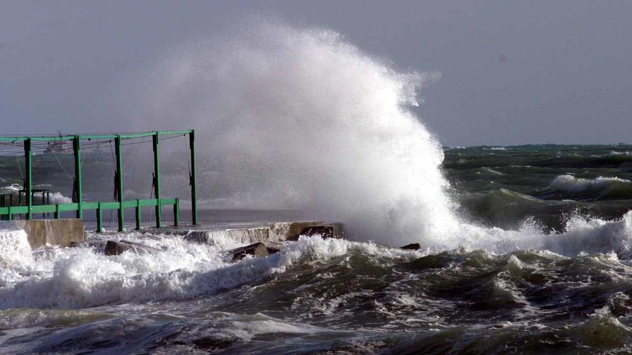 Mare mosso in Toscana (foto d'archivio)