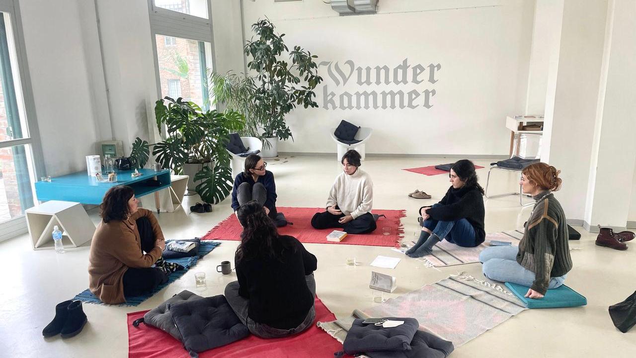 Silent Book Club a Ferrara, leggere insieme ma in silenzio