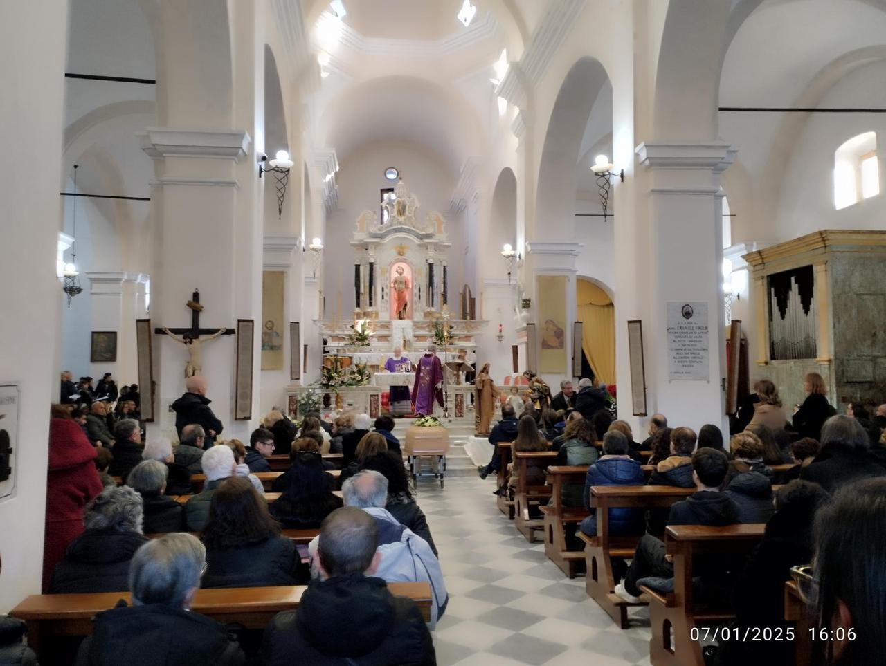 La tragedia di Tortolì, folla per l'ultimo saluto alla madre di Anna Laura Pilia