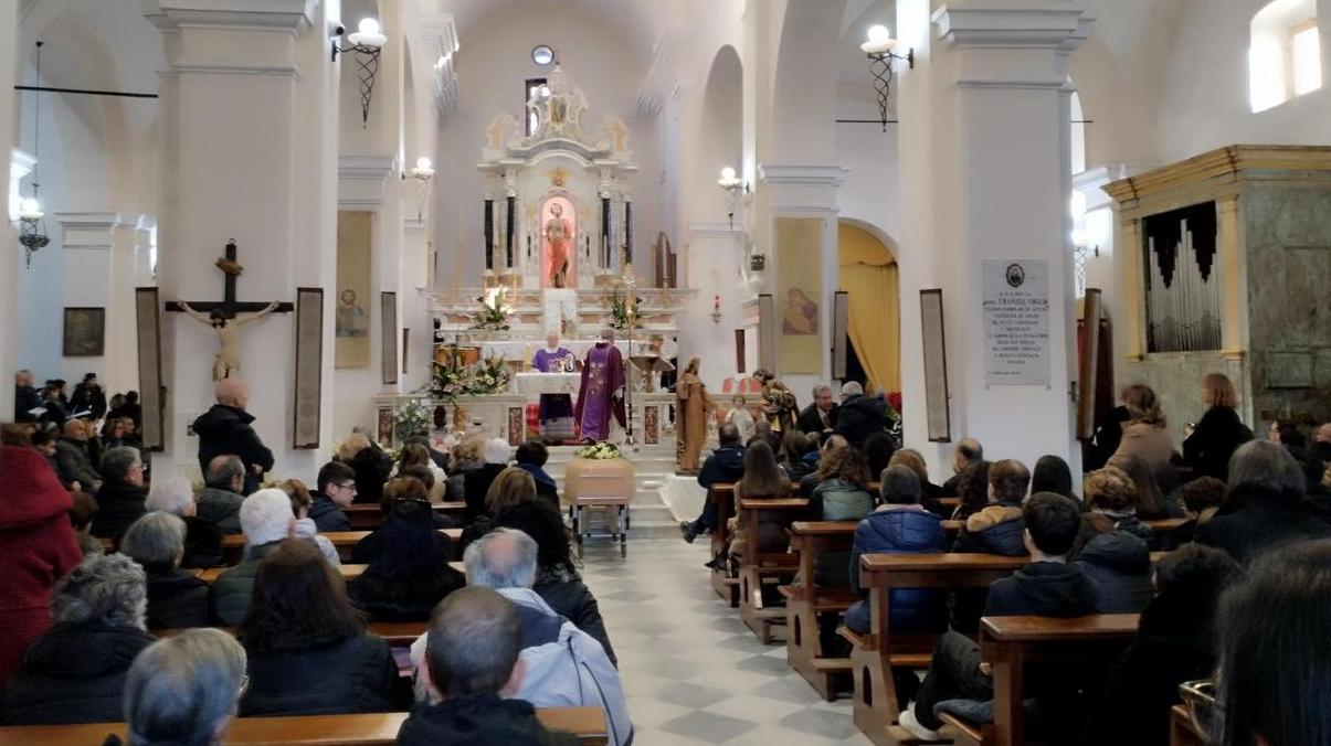 La tragedia di Tortolì, folla per l'ultimo saluto alla madre di Anna Laura Pilia