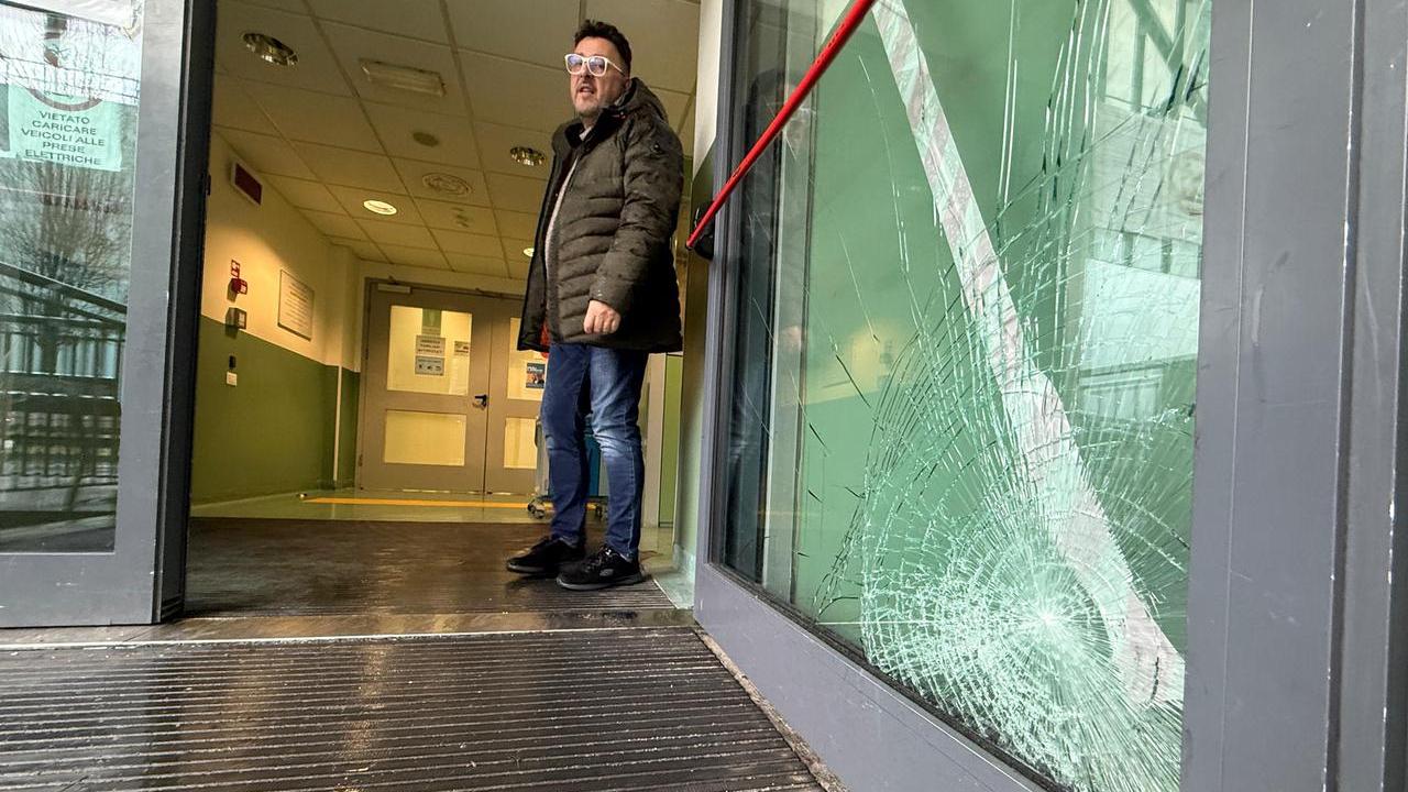 I danni al pronto soccorso (foto Nucci)