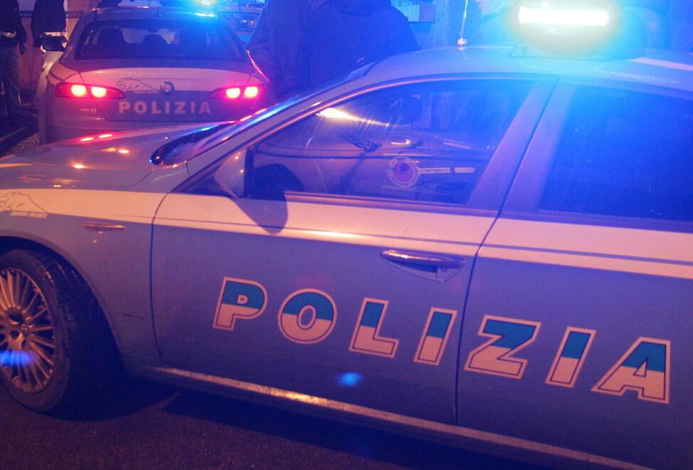 Ferrara, spacciava dentro un locale: giovane arrestato dalla polizia