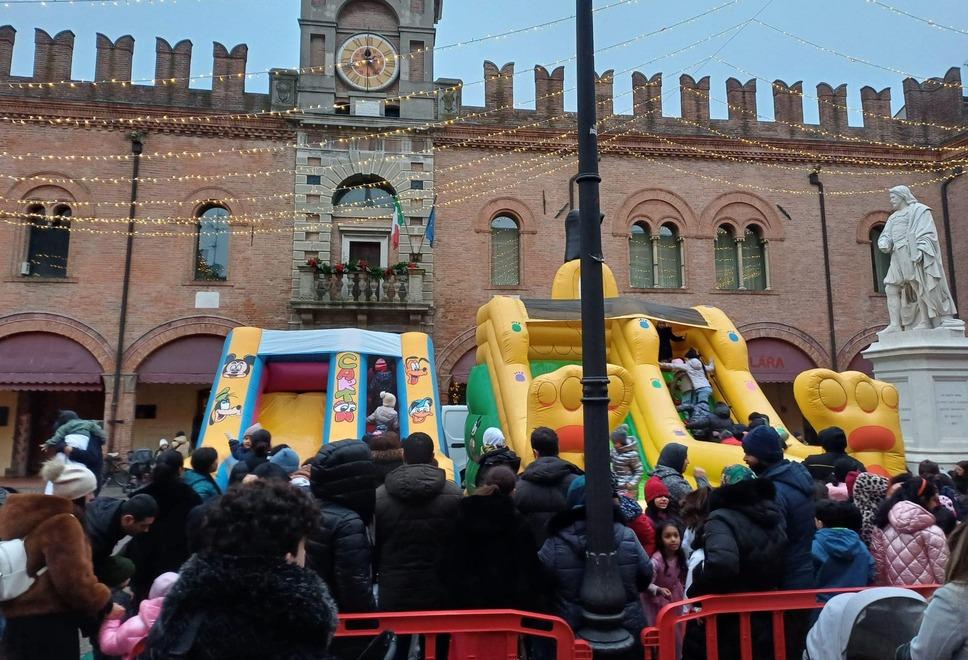 La Befana “invade” Cento e mette tutti d’accordo