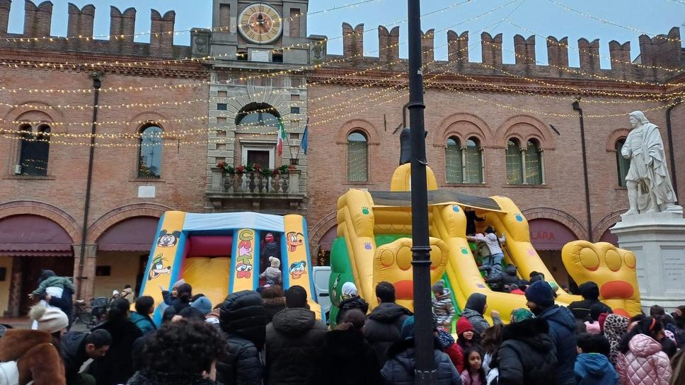 La Befana “invade” Cento e mette tutti d’accordo