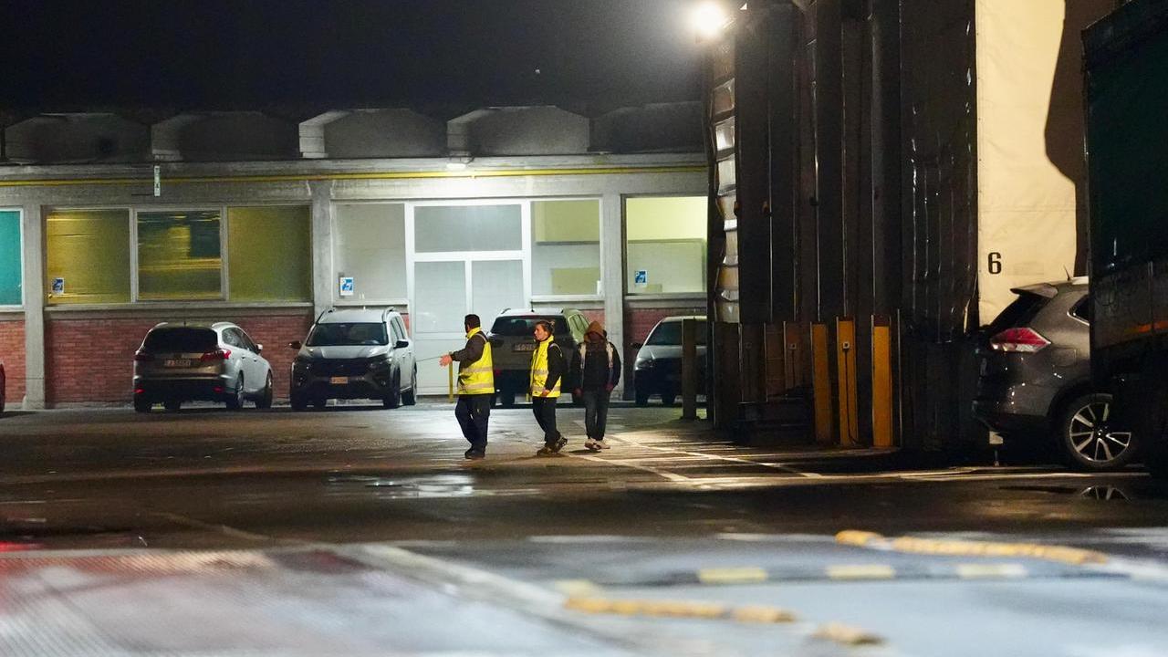 Il piazzale della cartiera Smurfit Kappa di Lunata (foto Nucci)