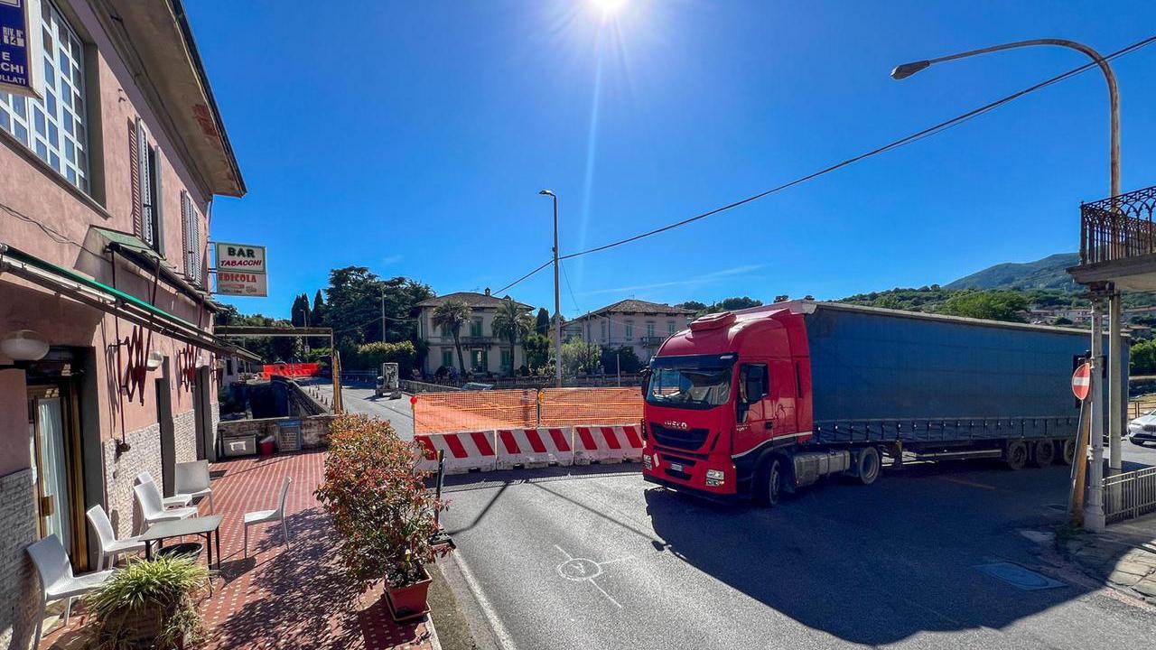 Pescia, lavori infiniti al Ponte all’Abate. Stop al traffico fino ad aprile