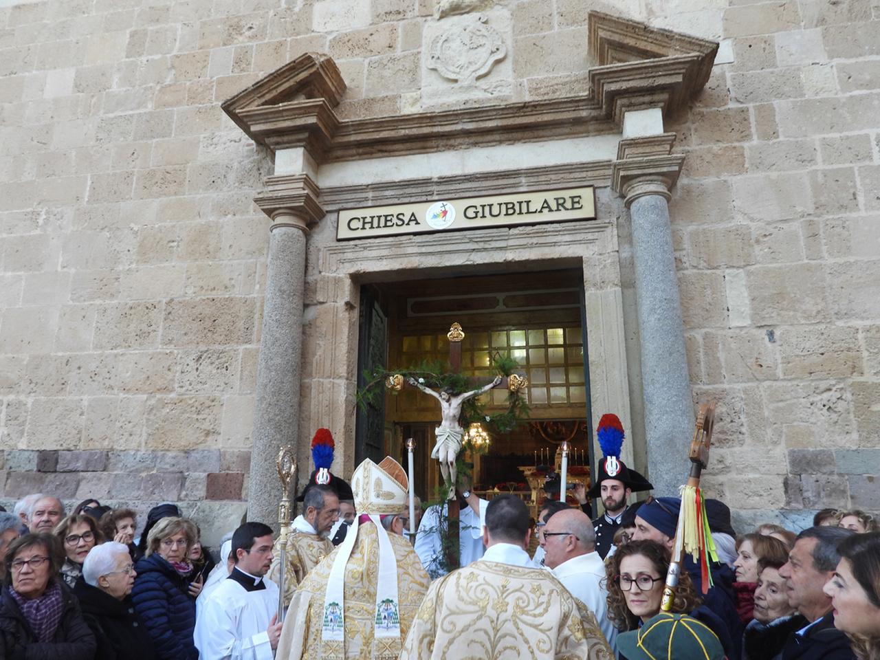 
	L'apertura della Porta santa a Oristano (foto Francesco Pinna)


