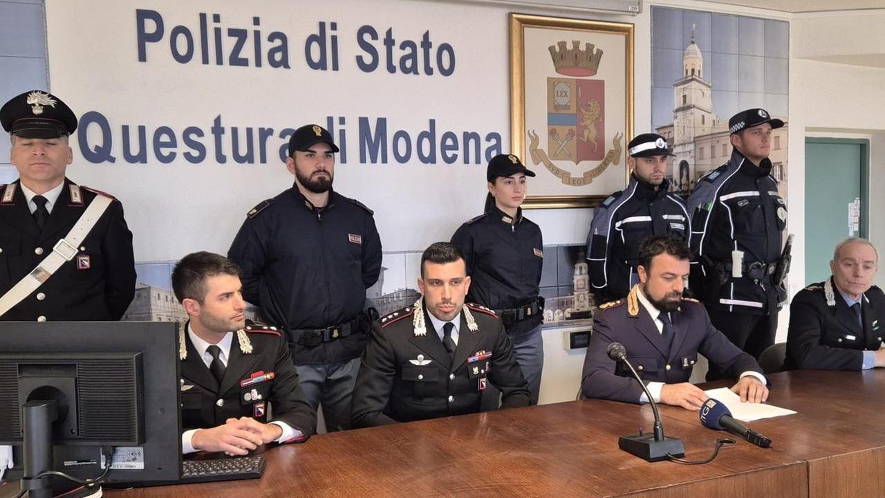 La conferenza stampa in Questura