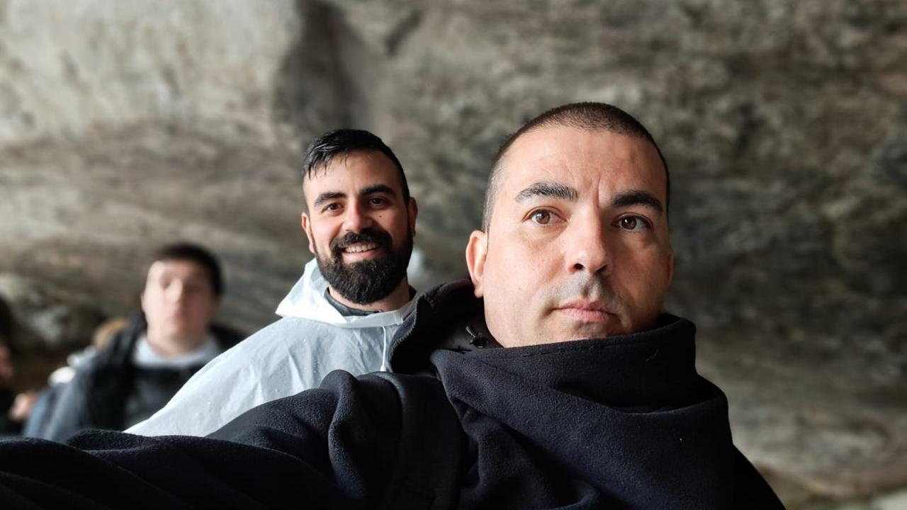 In primo piano il parroco Francesco Mocci 