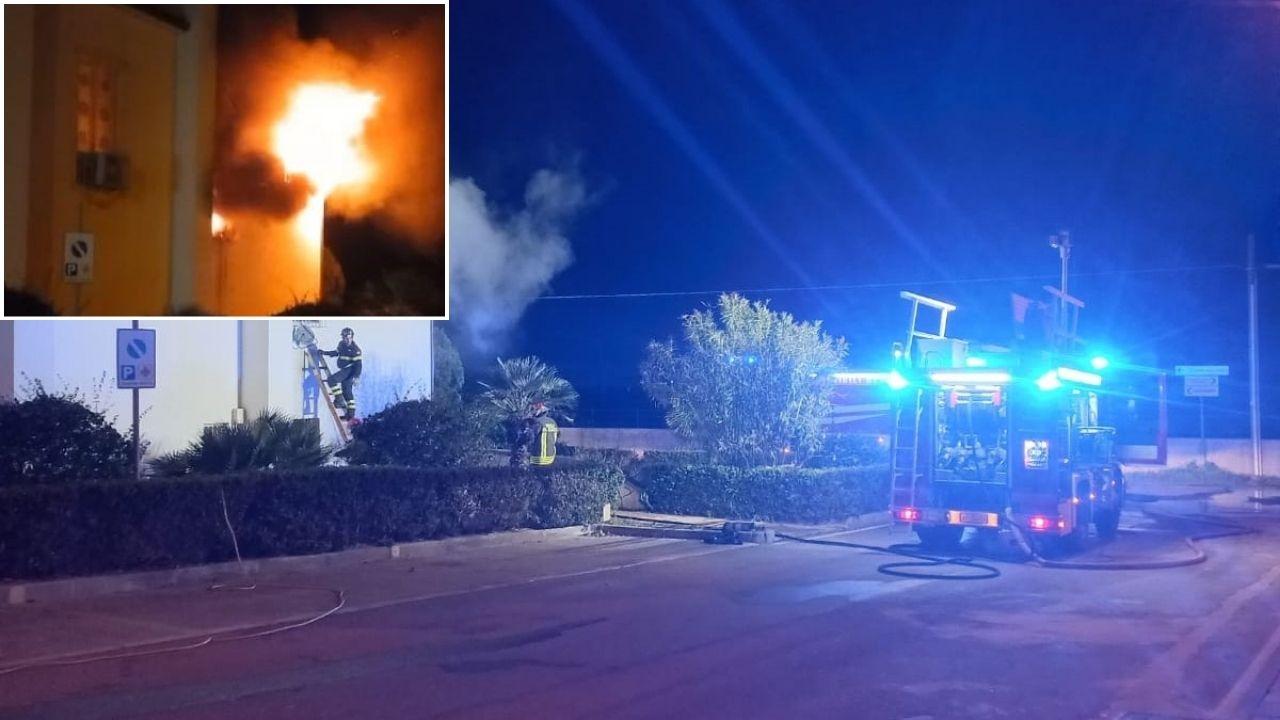 Terrore a Valledoria, incendio devasta chiesa e sacrestia: è il secondo in pochi giorni – VIDEO