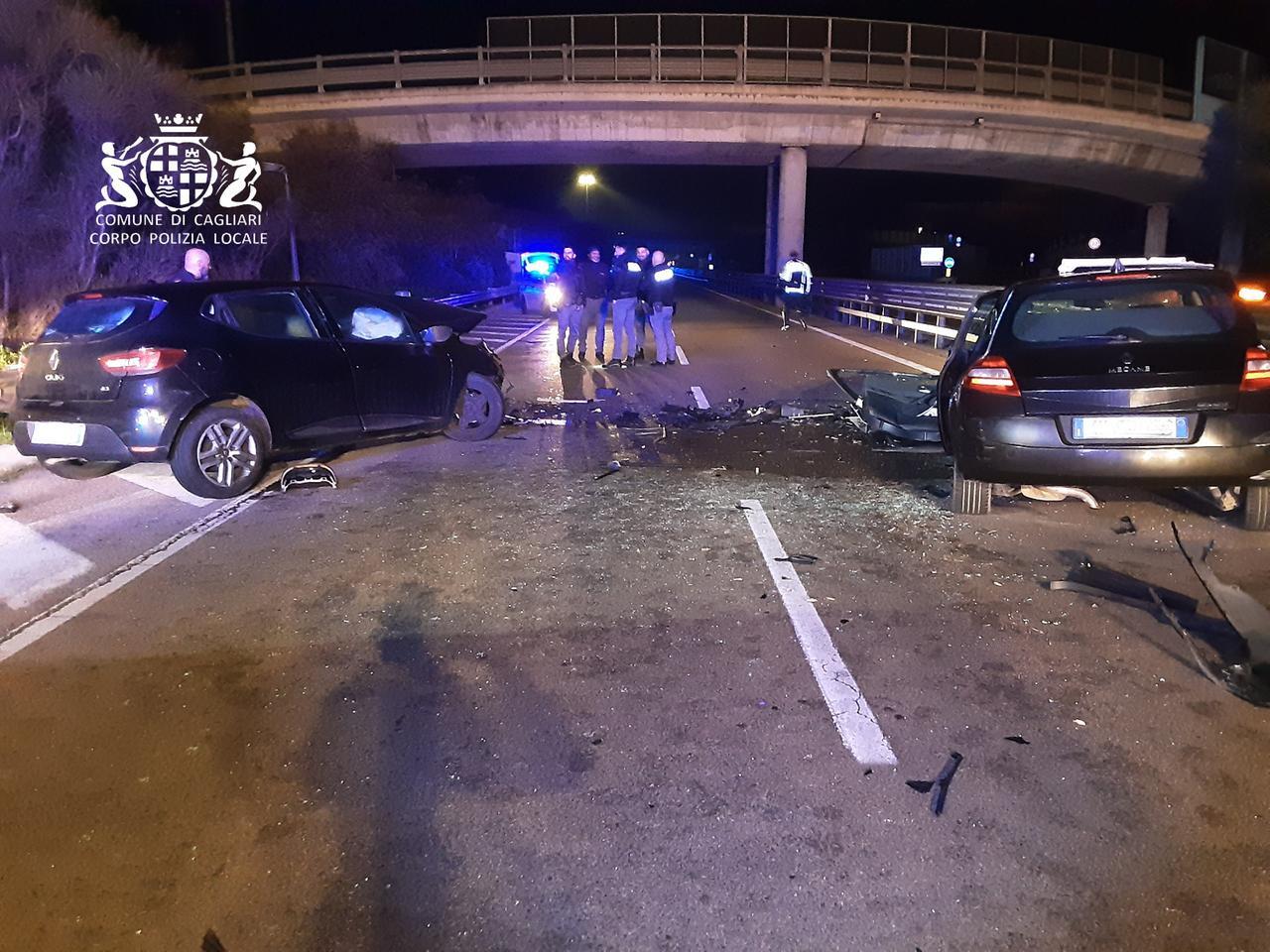 Contromano per cinque chilometri si schianta contro un’altra auto: due feriti