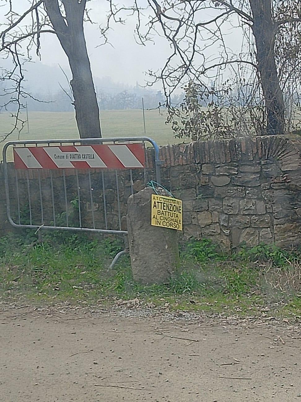 «Io, con mia figlia e il cane in Oasi al Bianello durante la caccia al cinghiale: all’ingresso nessun cartello»