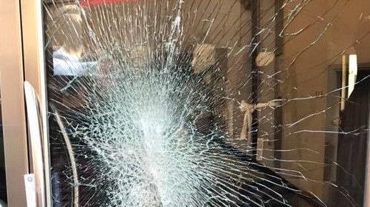 Prato, arrestato dai carabinieri dopo una “spaccata” in pizzeria