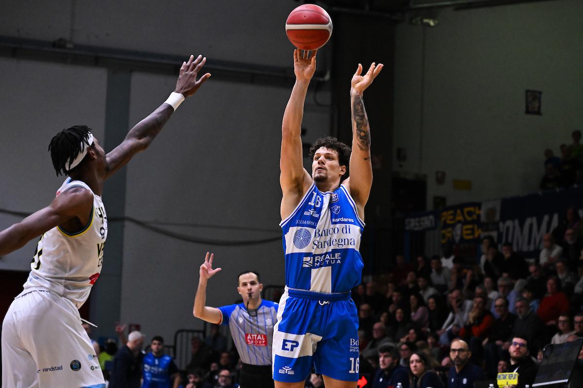 
	<strong>Giovanni&nbsp;Veronesi </strong>al tiro

