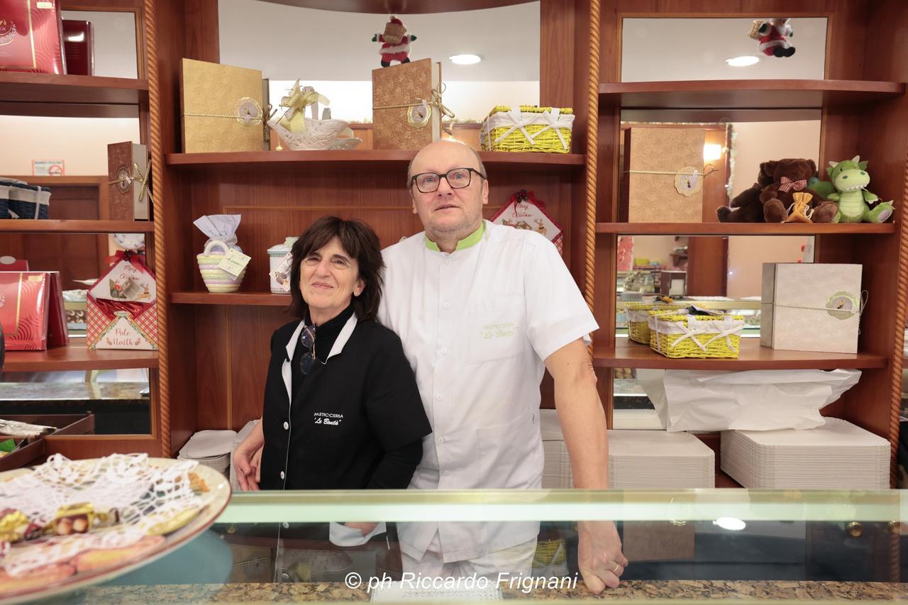 Sant’Agostino, la pasticceria chiude dopo 30 anni: «Tante dolcezze dalle nostre mani»