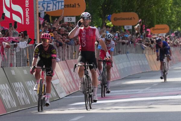 
	L'arrivo di una tappa del Giro 2024

