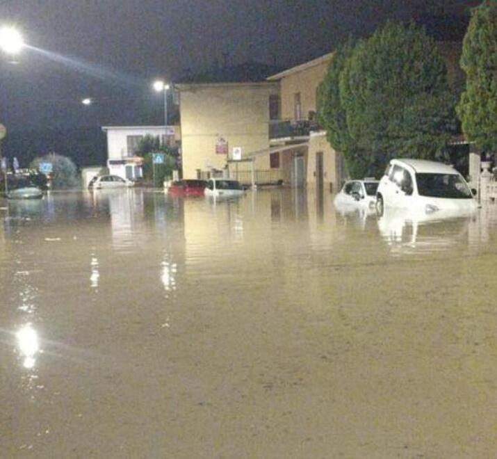 Castellina, raccolti 20mila euro dai volontari: «Aiuti a 40 famiglie alluvionate»