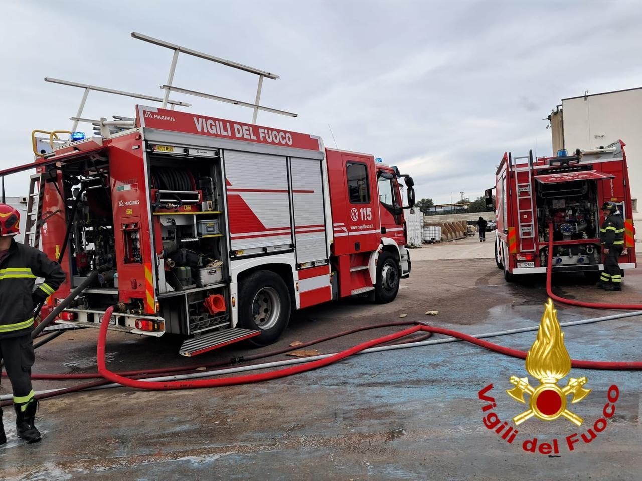 Olbia, fiamme in un cantiere nautico della zona industriale