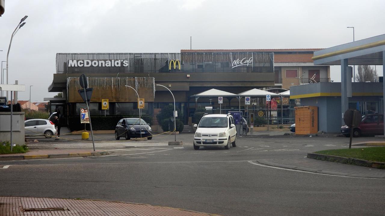 Il McDonald's di via Cagliari a Oristano (foto Francesco Pinna)