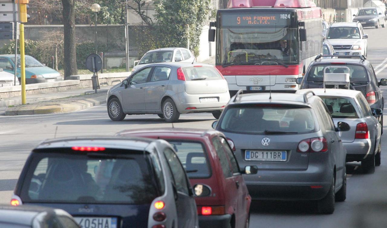 BLOCCO TRAFFICO LIMITAZIONI SMOG
TRAFFICO IN CIRCONVALLAZIONE\n