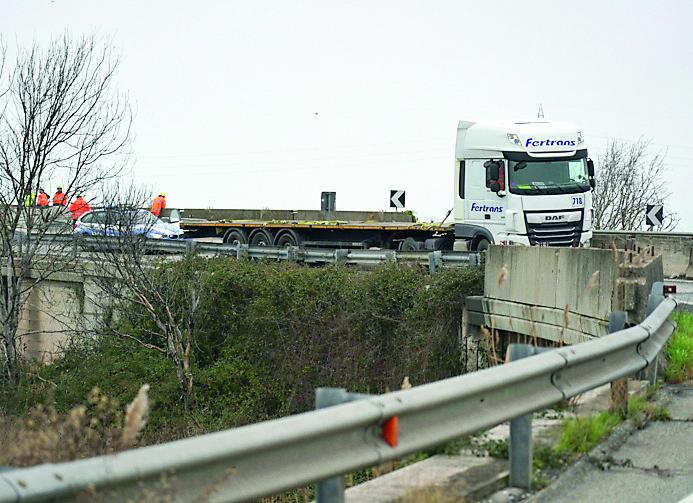 
	Il camion coinvolto nell'incidente (foto Franco Silvi)

