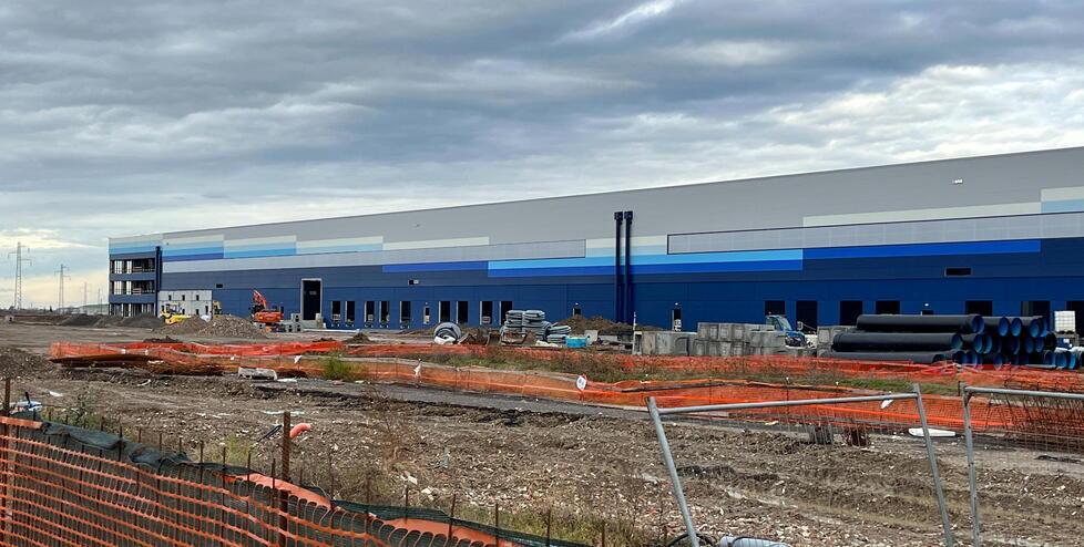 
	L'area da 80mila metri quadrati realizzata in via Sicilia dal fondo australiano di investimento Cromwell e poi affittata alla societ&agrave; della logistica Mvn che fa parte del Gruppo Msc (foto Franco Silvi)

