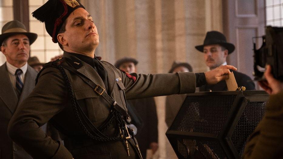 Un’immagine del film tv “M. Il figlio del secolo”