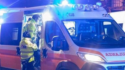 L'ambulanza ha portato la giovane in ospedale