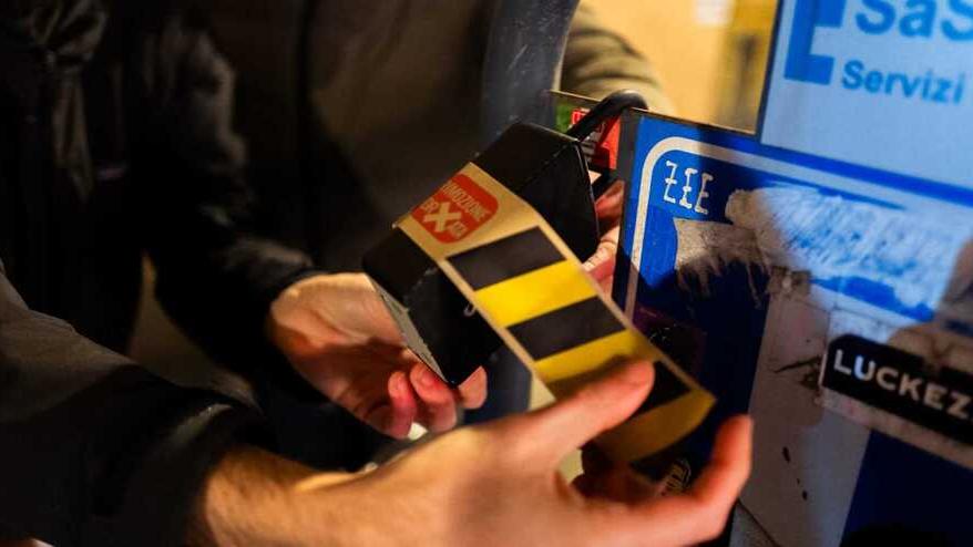Affitti brevi, c'è una data per l'addio alle keybox a Firenze. E i sabotatori scelgono il nome della leggenda