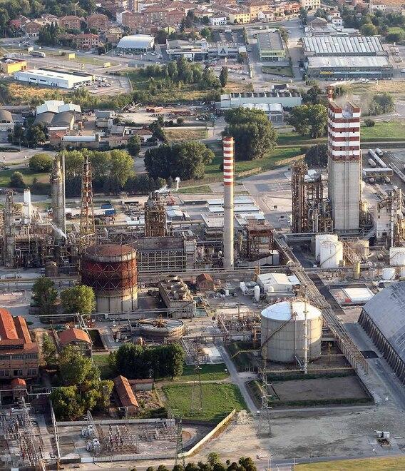 Petrolchimico a rischio: Ferrara tra incertezze e abbandono<br type="_moz" />
