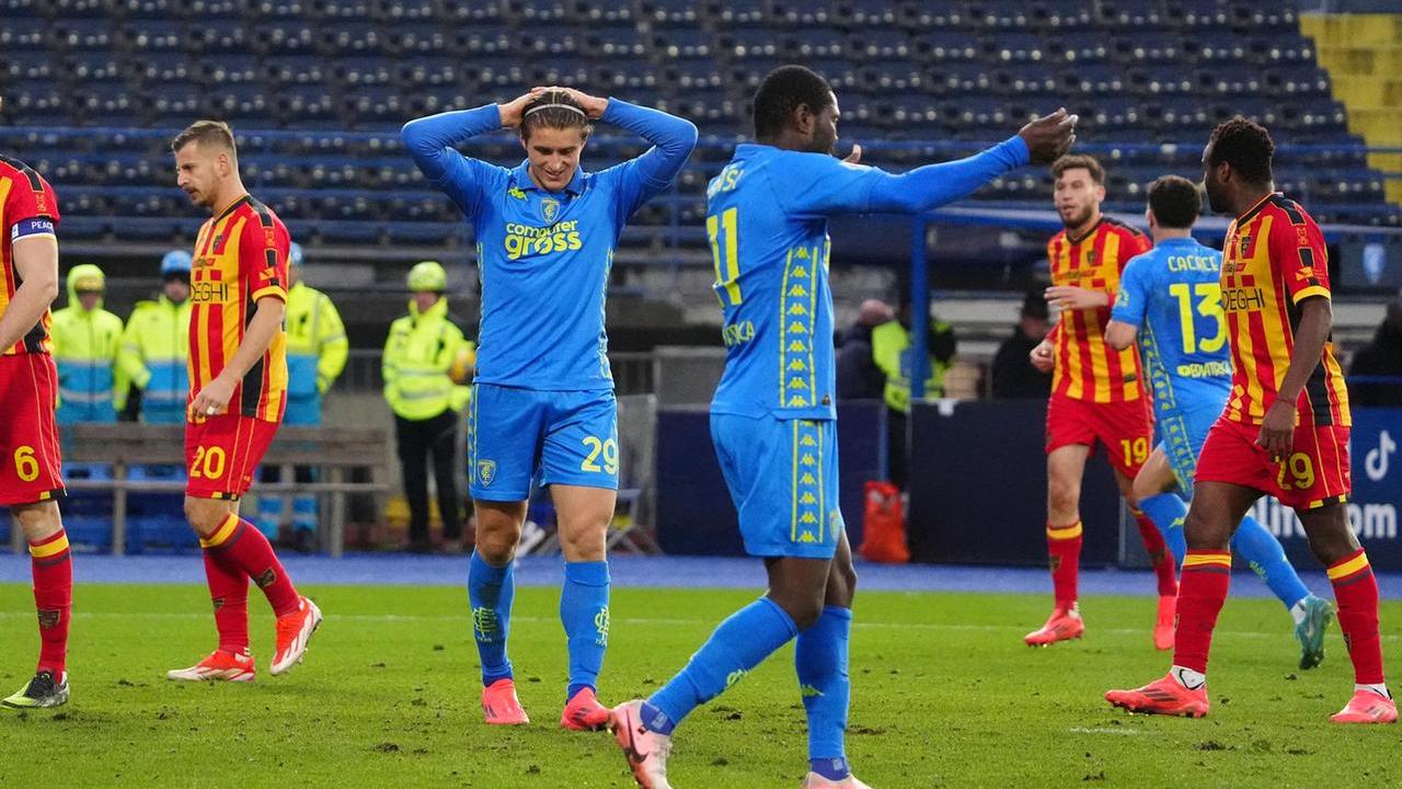 La delusione azzurra a fine partita (foto Nucci)