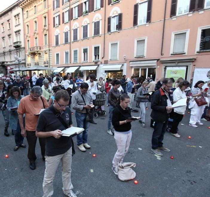 Quasi cinquecento Sentinelle in Piedi