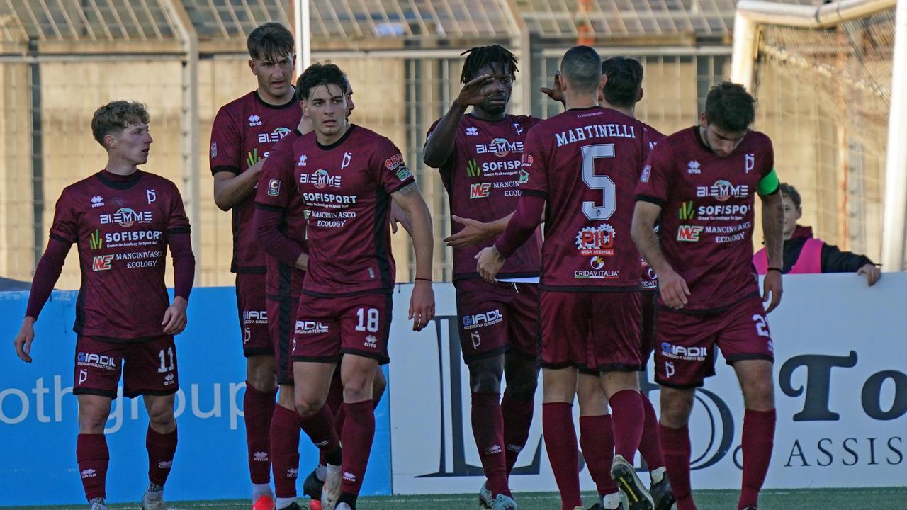 I granata esultano dopo un gol (foto Silvi)