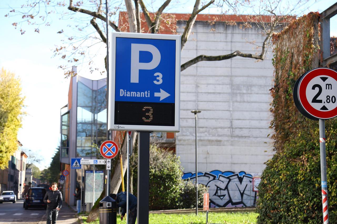 Ferrara, atti vandalici in Arianuova: «Alla notte si vede di tutto»