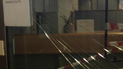 Fanno esplodere il bancomat alla Madonnina