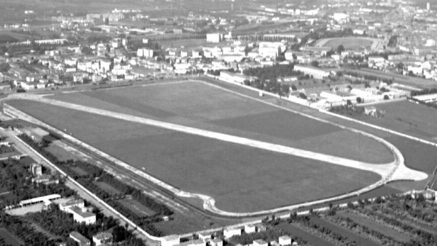 Quando a Modena atterrò l’aereo passeggeri per Roma