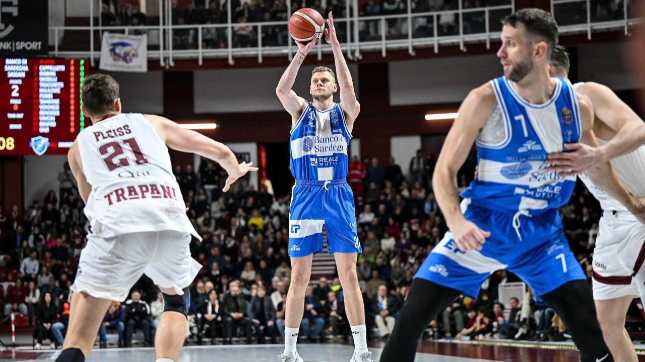 La Dinamo dura un tempo, poi Trapani dilaga (88-68)