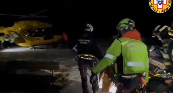 Scivola sul Monte Casarola, escursionista soccorsa in quota col compagno