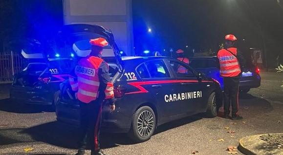 Donna picchia i carabinieri a Montefiorino